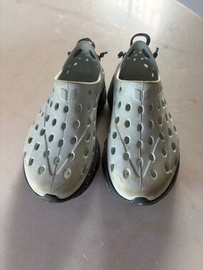 Kids Breathable Water Shoes in Light Gray with Black Sole